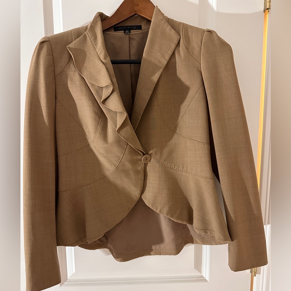 Anne Klein Petite Size 10 Asymmetrical Jacket & Pant Suit – Classic Khaki Elegan